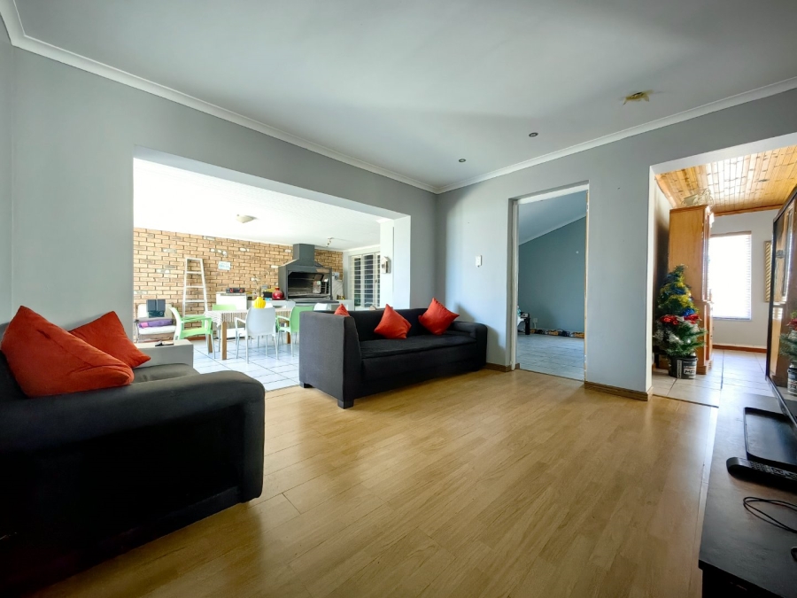 4 Bedroom Property for Sale in Richwood Western Cape